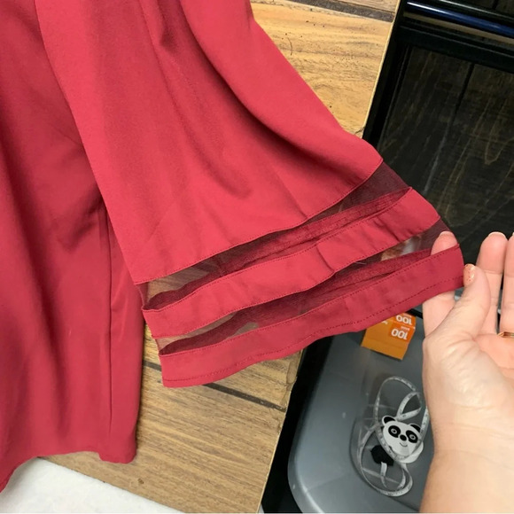 Emery Rose XXL burgundy bell sleeve top oversized with no stretch - Picture 2 of 10